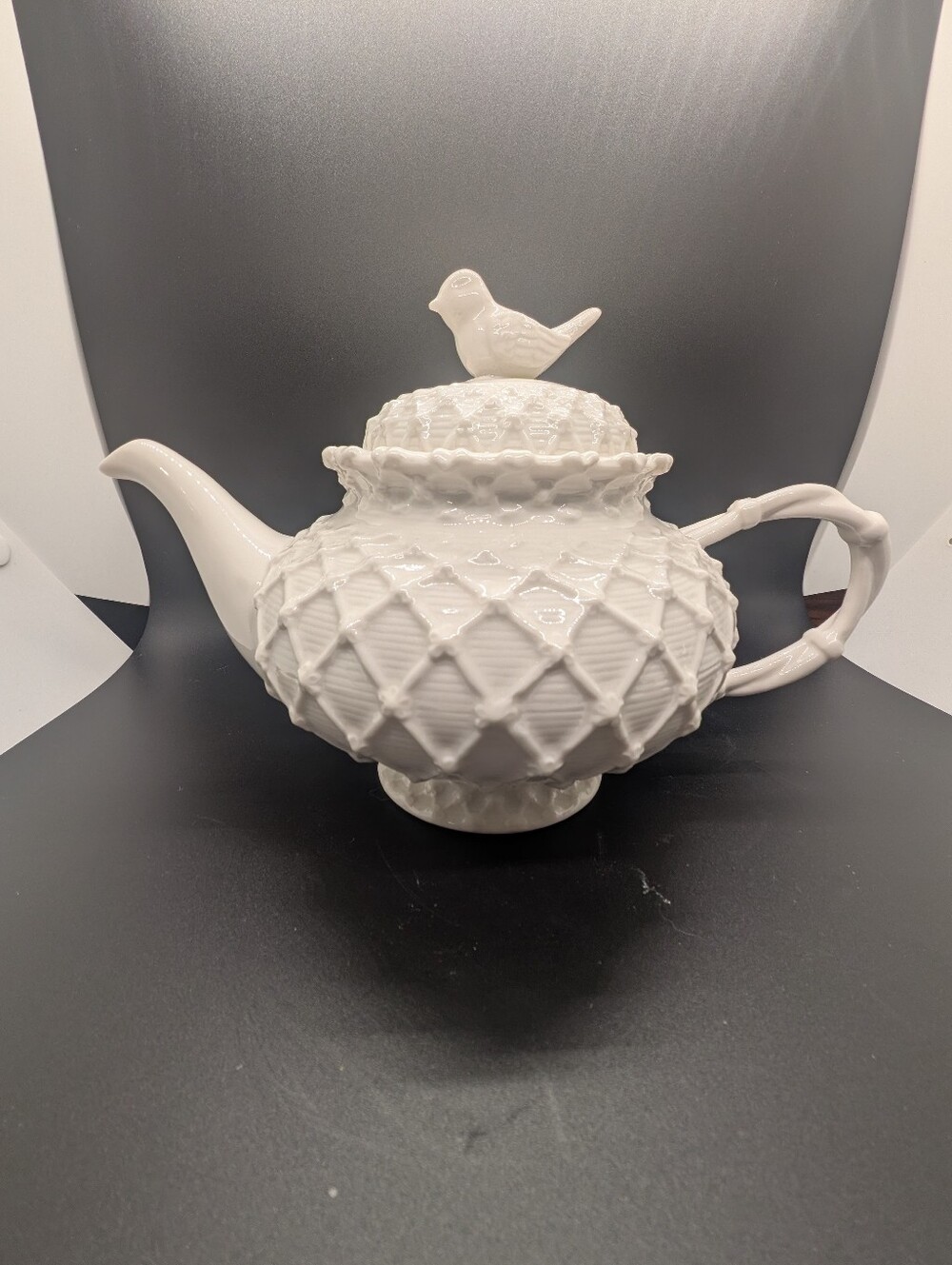 GRACE'S TEA-WARE WHITE PORCELAIN BIRD TOP TEAPOT LATTICE DESIGN CHINA